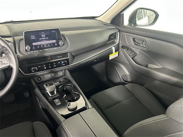 Photo of 2025 Everest White Pearl Nissan Rogue