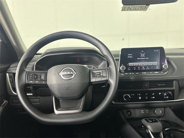 Photo of 2025 Everest White Pearl Nissan Rogue