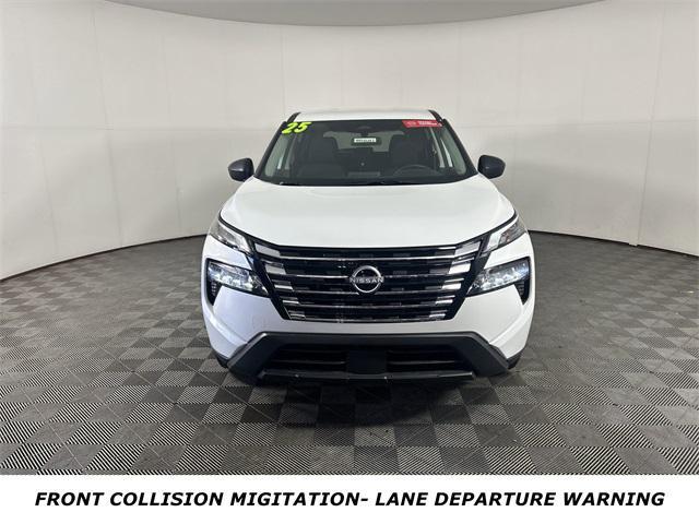 Photo of 2025 Everest White Pearl Nissan Rogue