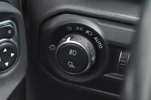 Photo of 2022 Bright White Clearcoat Jeep Gladiator
