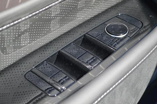 Photo of 2025 Diamond Black INFINITI QX80