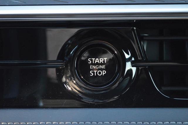 Photo of 2025 Diamond Black INFINITI QX80