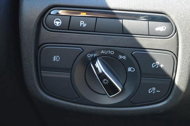 Photo of 2025 Radiant White INFINITI QX50