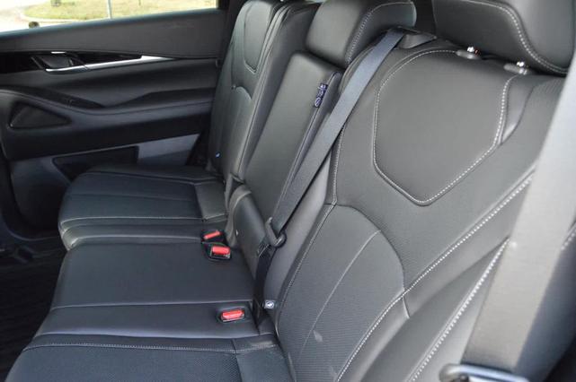 Photo of 2025 Glacier White INFINITI QX60