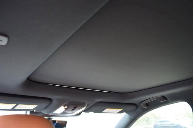 Photo of 2025 Mjst Whte INFINITI QX60