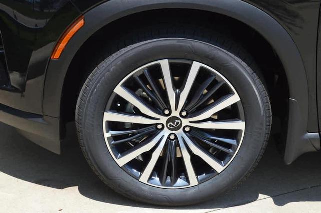 Photo of 2025 Diamond Black INFINITI QX60