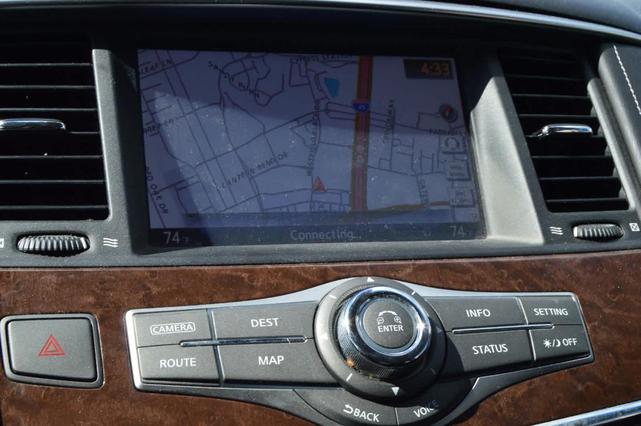 Photo of 2017 Liquid Platinum INFINITI QX80