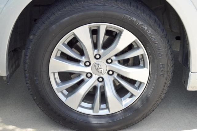 Photo of 2017 Liquid Platinum INFINITI QX80