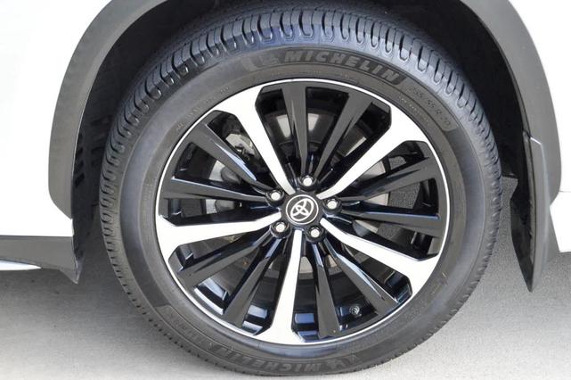 Photo of 2021 Blizzard Pearl Toyota Highlander
