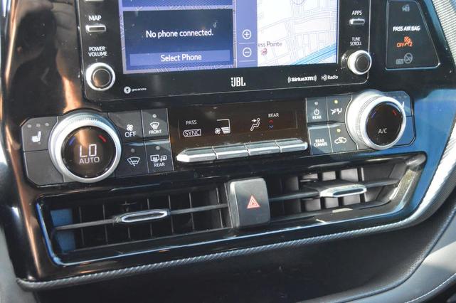 Photo of 2021 Blizzard Pearl Toyota Highlander