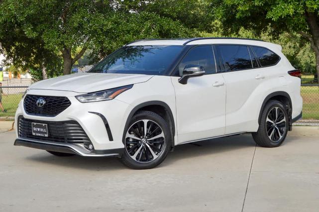 Photo of 2021 Blizzard Pearl Toyota Highlander