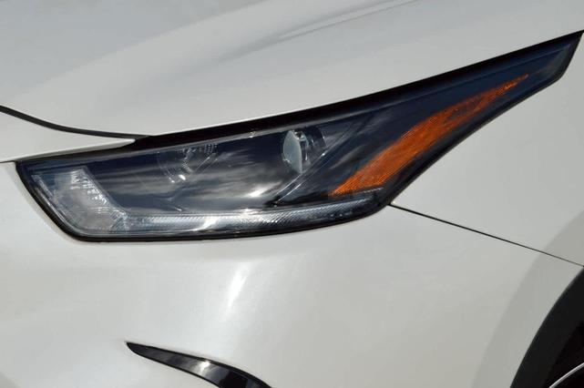 Photo of 2021 Blizzard Pearl Toyota Highlander