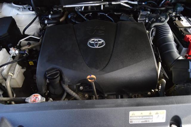 Photo of 2021 Blizzard Pearl Toyota Highlander