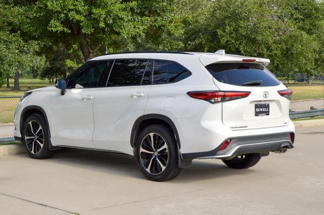 Photo of 2021 Blizzard Pearl Toyota Highlander
