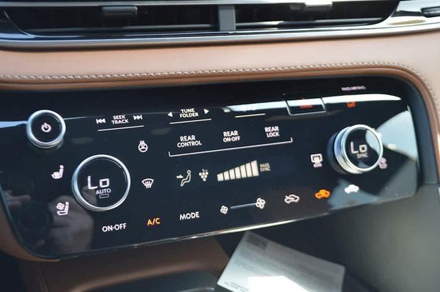 Photo of 2025 2t Grpt Shdw INFINITI QX60