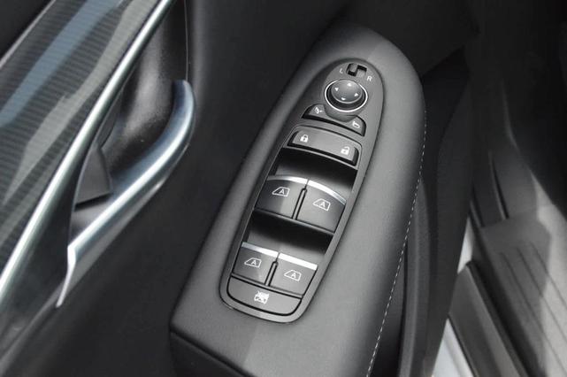 Photo of 2025 Radiant White INFINITI QX50