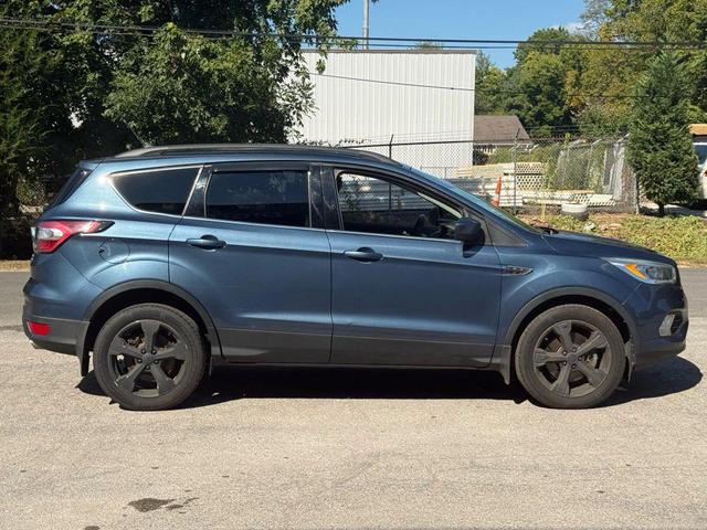 Photo of 2018 Blue Ford Escape