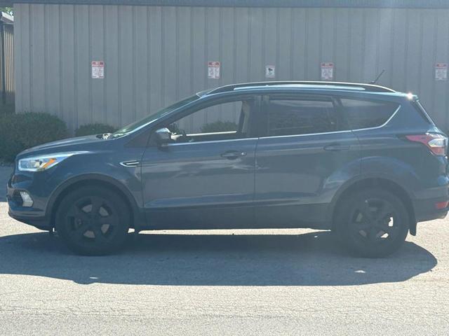 Photo of 2018 Blue Ford Escape
