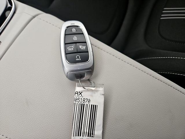Photo of 2022 Silver Hyundai TUCSON Hybrid