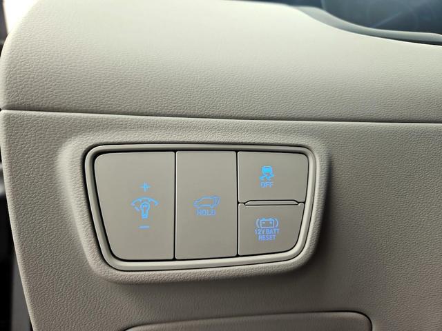 Photo of 2022 Silver Hyundai TUCSON Hybrid