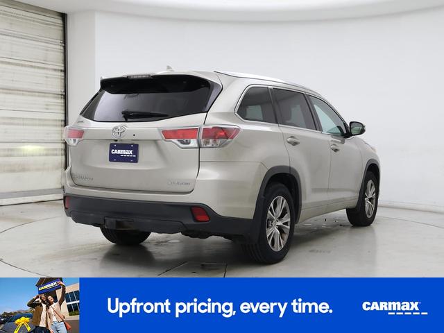 Photo of 2015 Tan Toyota Highlander