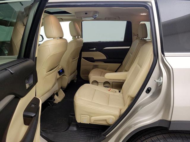 Photo of 2015 Tan Toyota Highlander