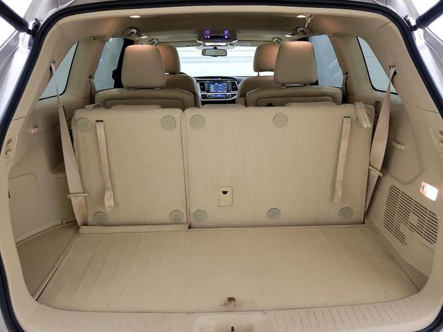Photo of 2015 Tan Toyota Highlander
