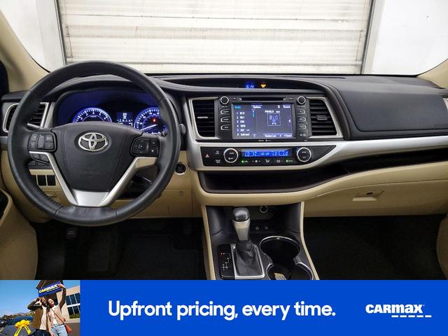 Photo of 2015 Tan Toyota Highlander