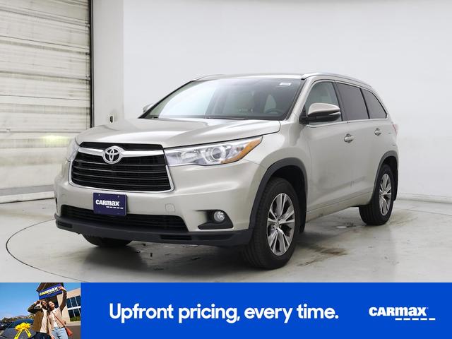 Photo of 2015 Tan Toyota Highlander