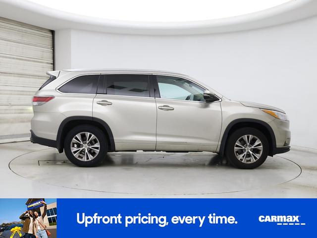 Photo of 2015 Tan Toyota Highlander
