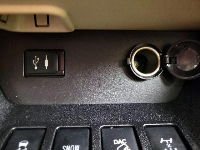 Photo of 2015 Tan Toyota Highlander