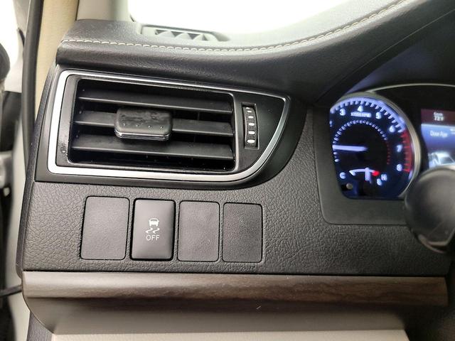 Photo of 2016 Silver Toyota Camry