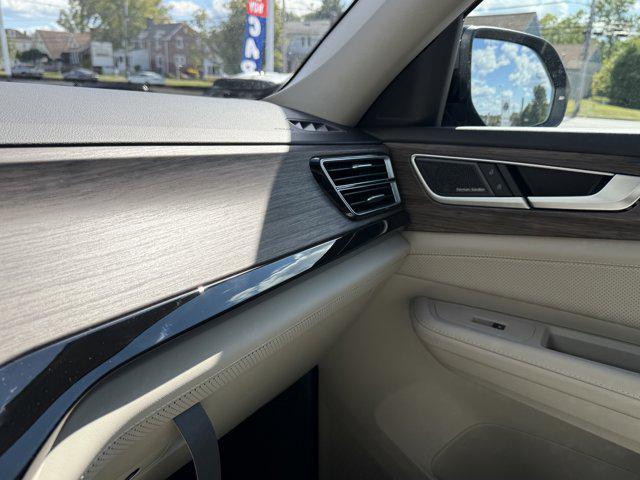Photo of 2026 Deep Black Pearl Volkswagen Atlas