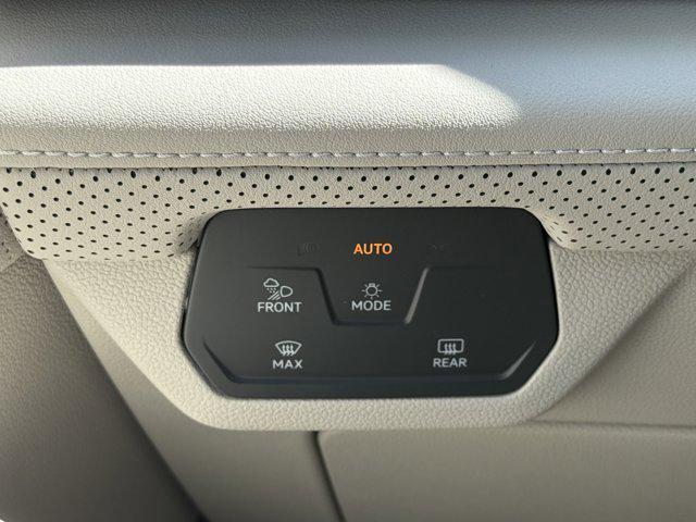 Photo of 2026 Deep Black Pearl Volkswagen Atlas