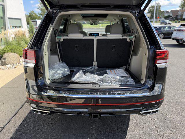 Photo of 2026 Deep Black Pearl Volkswagen Atlas