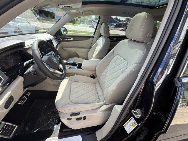 Photo of 2026 Deep Black Pearl Volkswagen Atlas