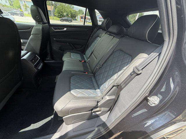 Photo of 2025 Deep Black Pearl Volkswagen Atlas Cross Sport