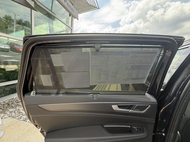 Photo of 2025 Deep Black Pearl Volkswagen Atlas Cross Sport