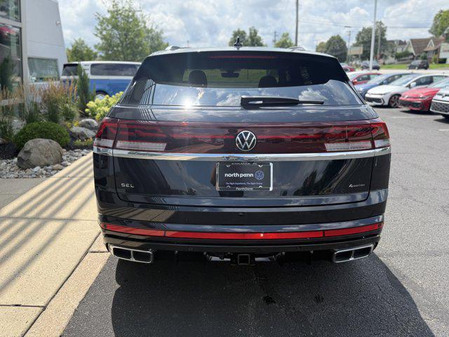 Photo of 2025 Deep Black Pearl Volkswagen Atlas Cross Sport