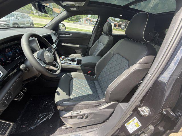 Photo of 2025 Deep Black Pearl Volkswagen Atlas Cross Sport