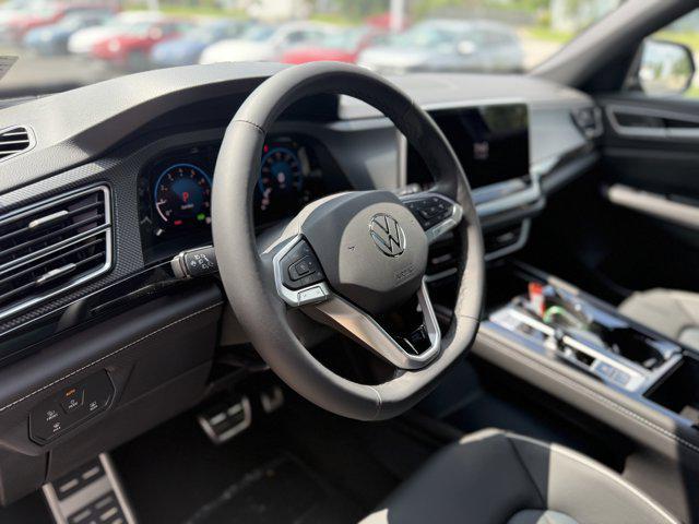Photo of 2025 Deep Black Pearl Volkswagen Atlas Cross Sport