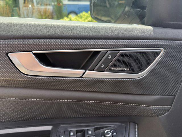 Photo of 2025 Deep Black Pearl Volkswagen Atlas Cross Sport