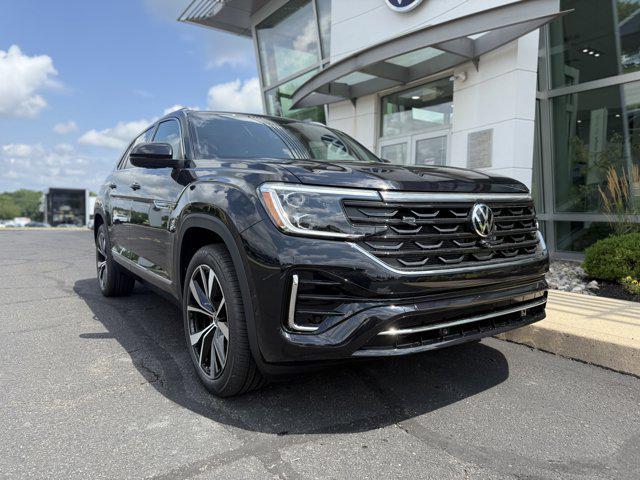 Photo of 2025 Deep Black Pearl Volkswagen Atlas Cross Sport