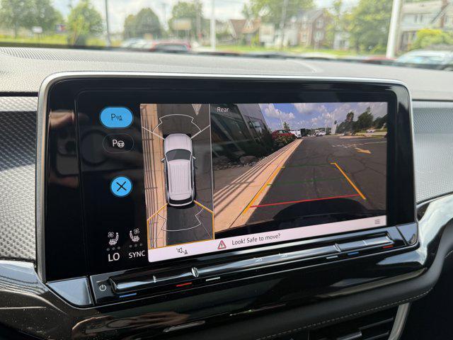 Photo of 2025 Deep Black Pearl Volkswagen Atlas Cross Sport