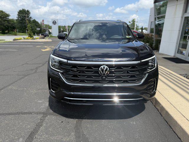 Photo of 2025 Deep Black Pearl Volkswagen Atlas Cross Sport