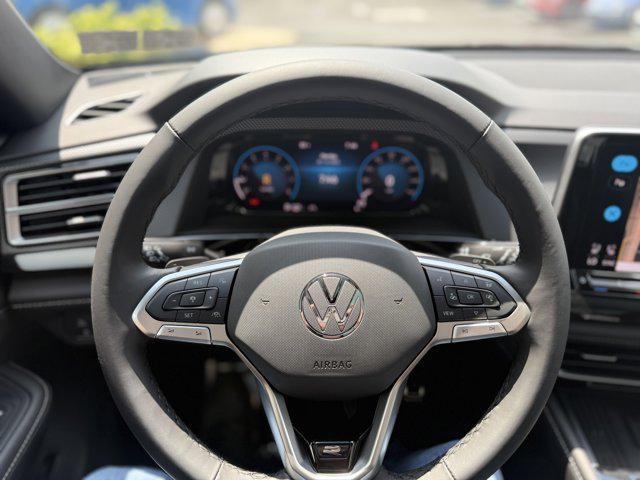 Photo of 2025 Deep Black Pearl Volkswagen Atlas Cross Sport