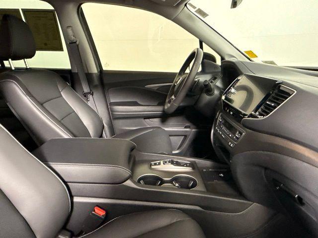 Photo of 2025 Crystal Black Honda Ridgeline