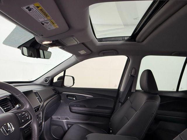Photo of 2025 Crystal Black Honda Ridgeline