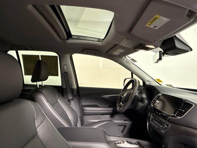 Photo of 2025 Crystal Black Honda Ridgeline