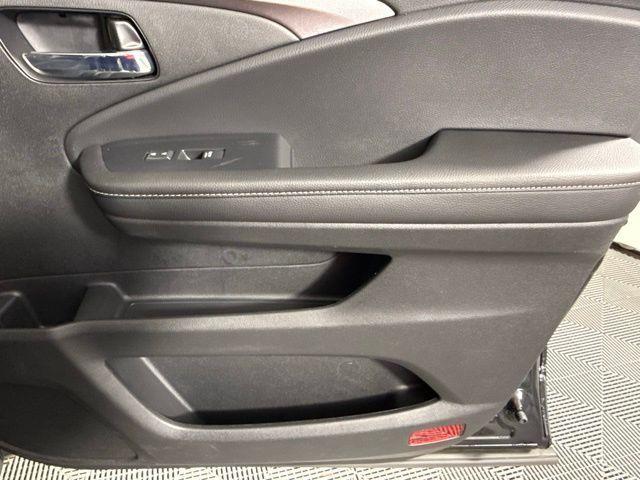 Photo of 2025 Crystal Black Honda Ridgeline